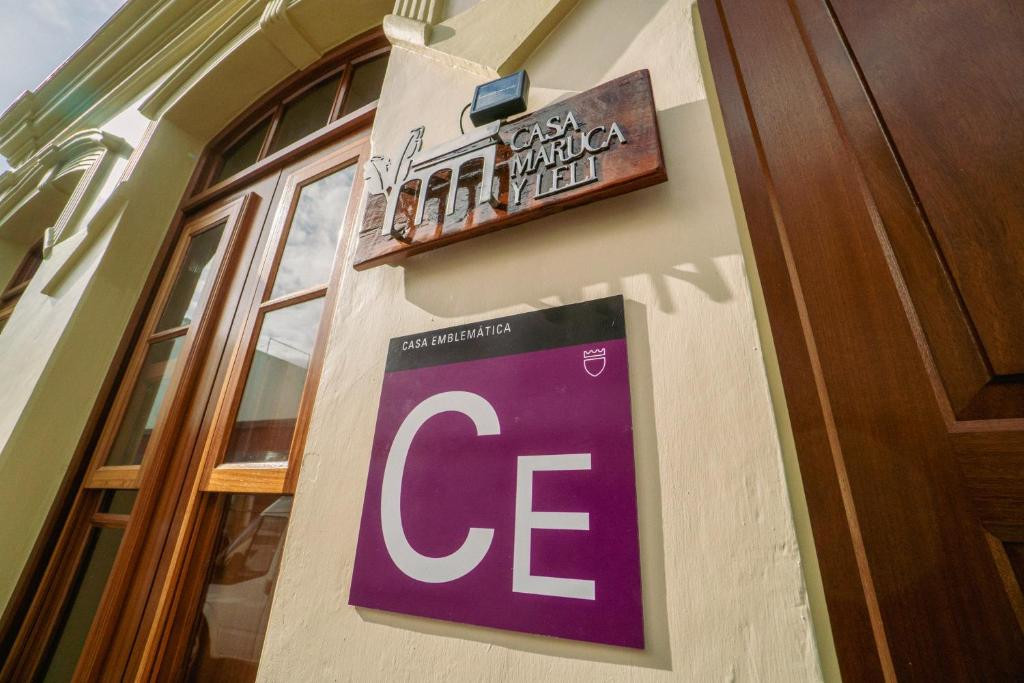 Casa Maruca y Feli, Casa Emblemática-poster met Ce-letters op Tenerife.