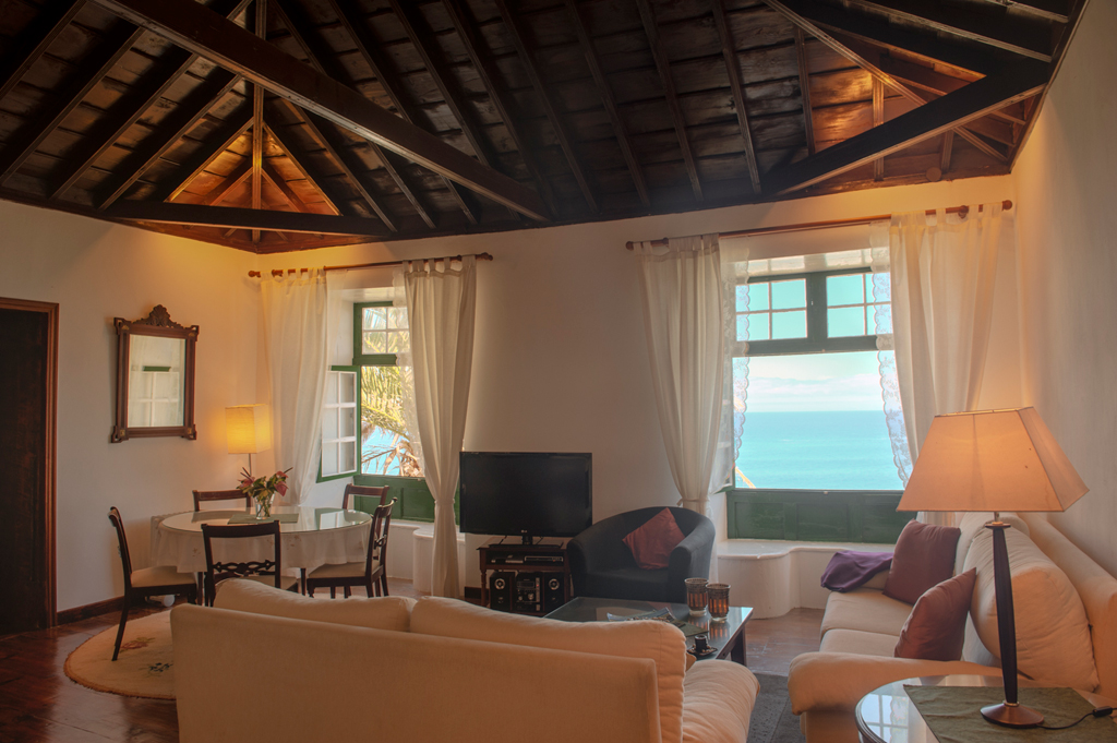 Woonkamer met zeezicht in een huis op Tenerife.