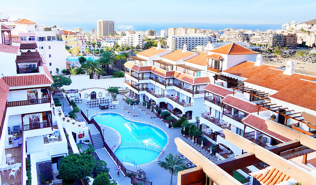 Appartementencomplex met zwembad in Los Cristianos, Tenerife.