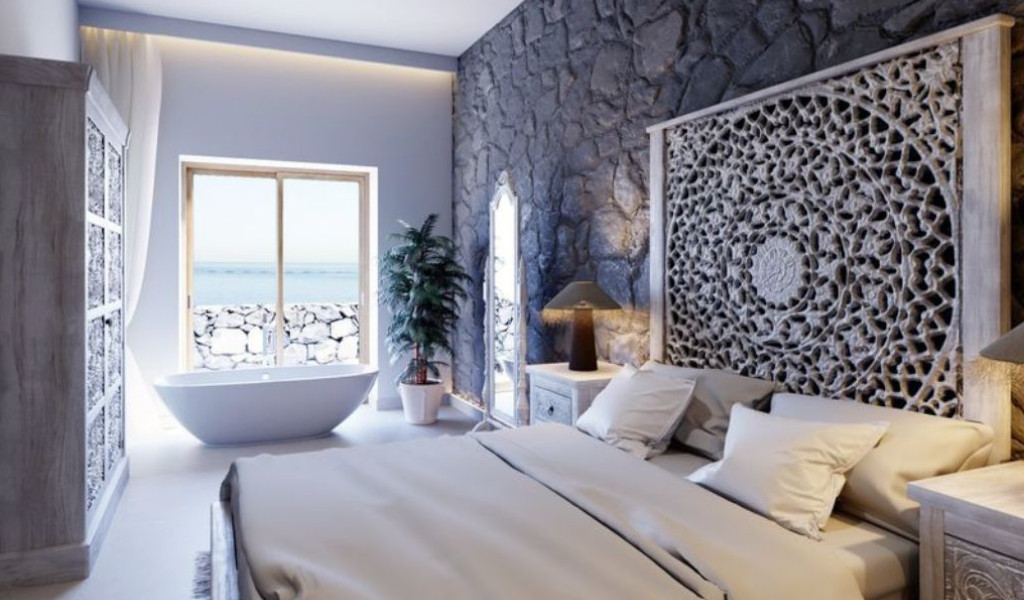 Slaapkamer met raam naar zee op Tenerife, vrijstaande badkamer en gesneden hoofdeinde.
