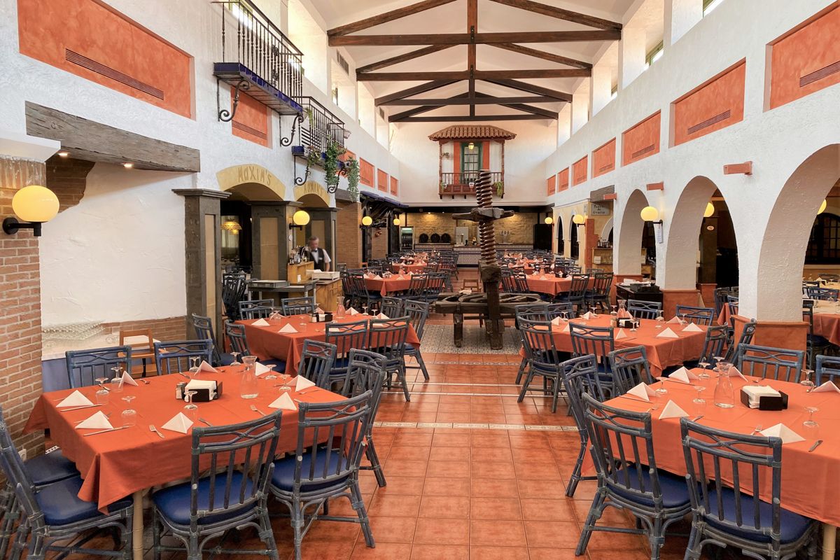 Restaurant met tafels voor evenementen op Tenerife.