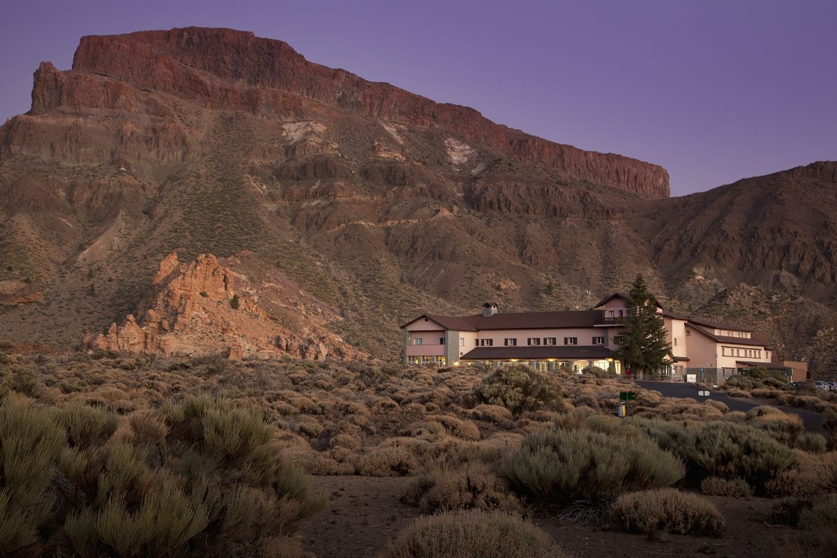 Hotel aan de voet van een berg in het Nationaal Park Teide, Tenerife.