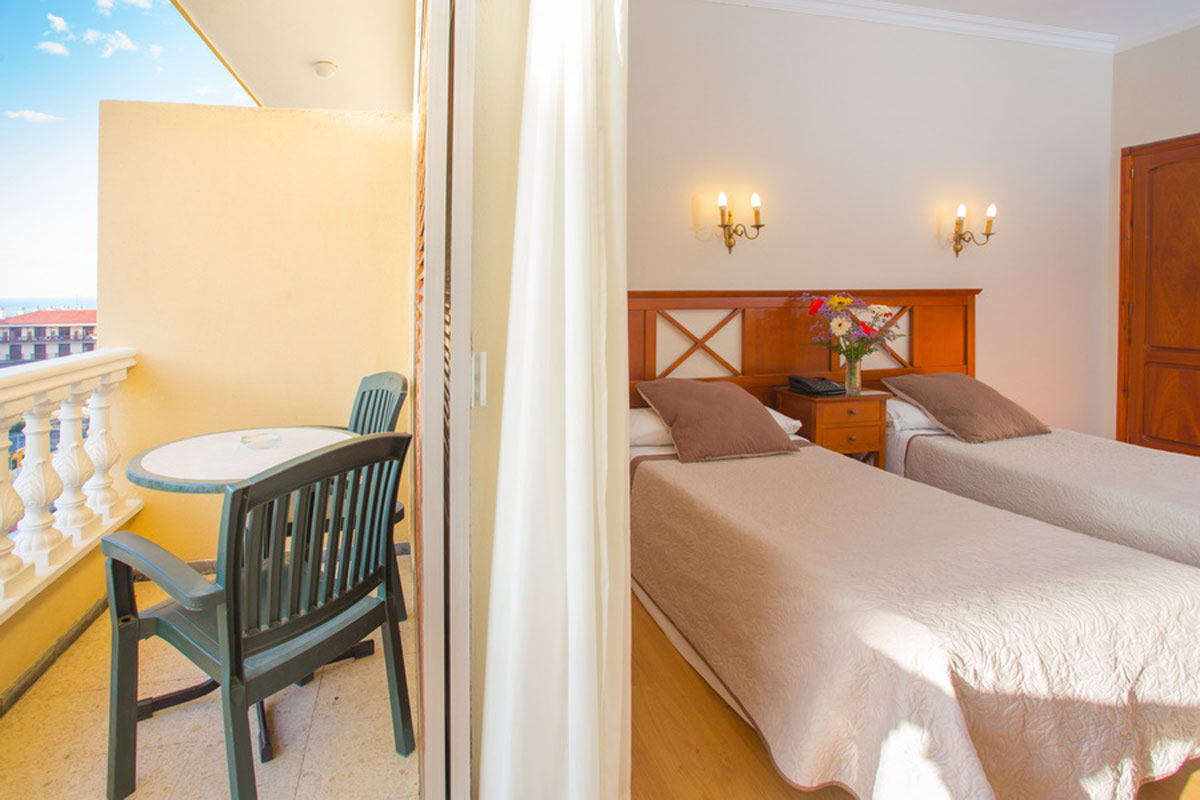 Dubbele kamer met balkon en zeezicht op Tenerife.