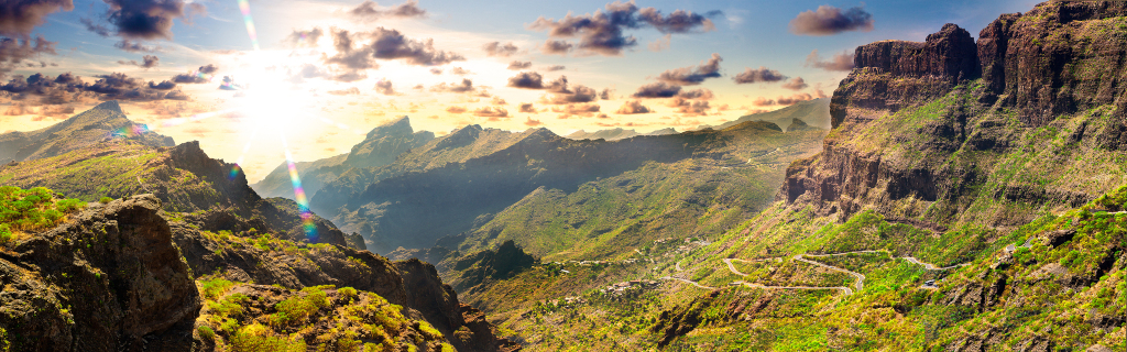Zonovergoten bergen en valleien in Masca, Tenerife.