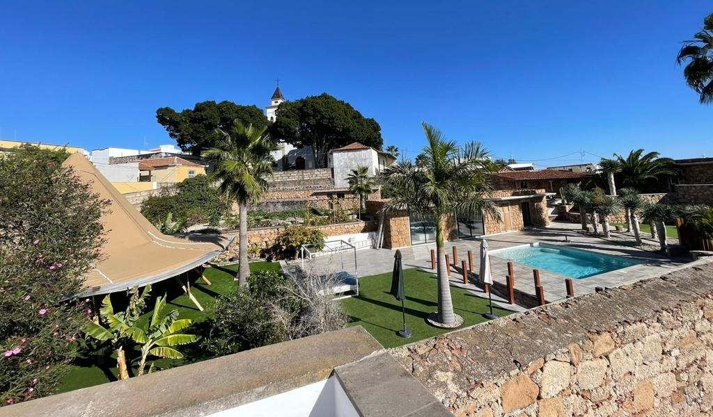 Buitengebied met zwembad en tuinen in San Miguel de Abona, Tenerife.