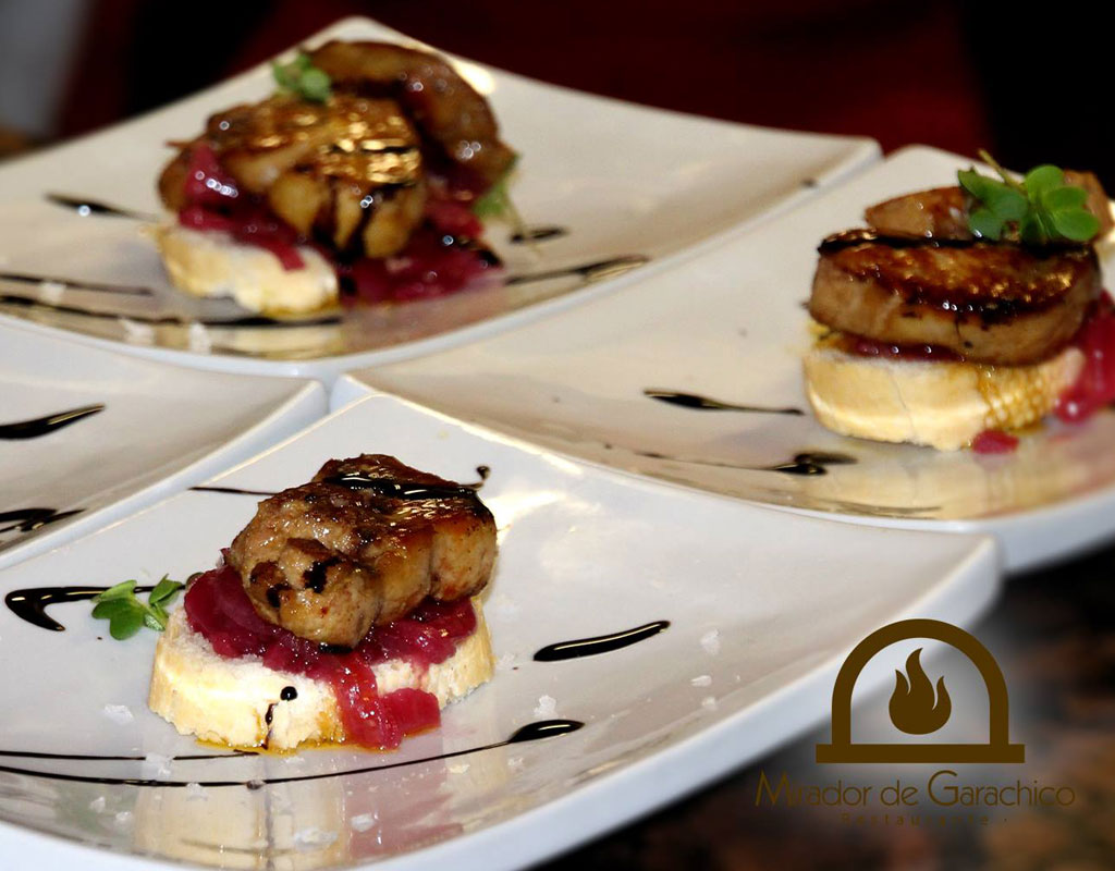 Kleine bordjes met foie gras en gekarameliseerde ui bij Mirador de Garachico.
