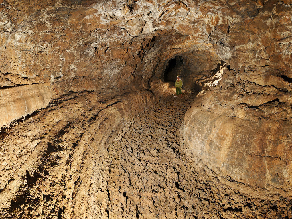 Lavatunnel in het Nationaal Park Teide, Tenerife.