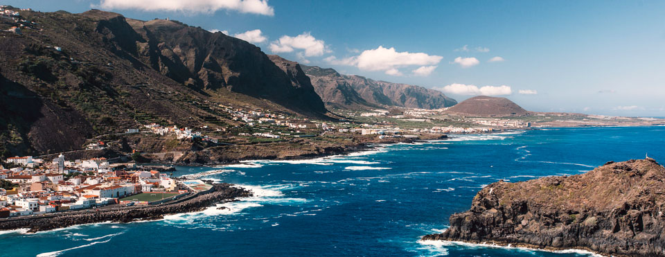 Bolas de fuego que ruedan por la montaña