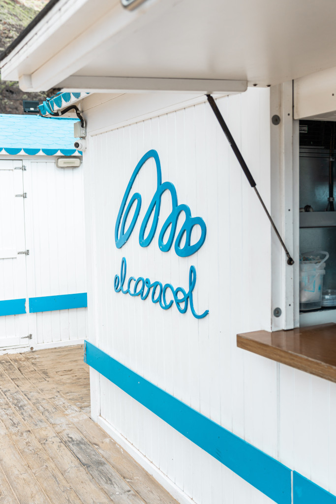 El Caracol-logo op een kiosk op Tenerife.