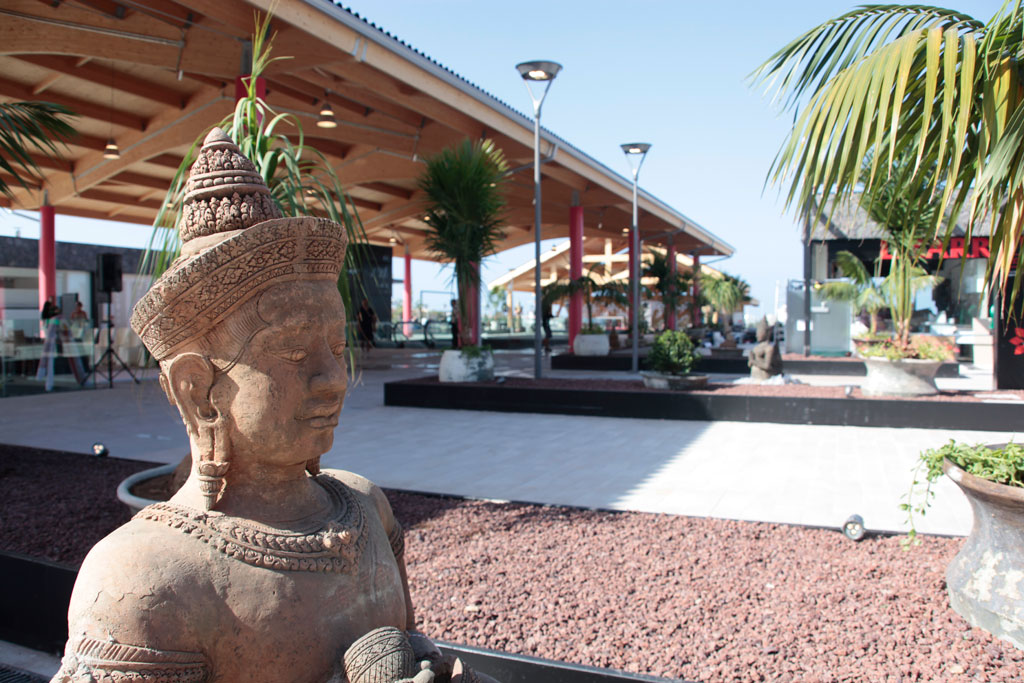 Figuurbeeld met ornamenten voor een overdekte constructie op Tenerife.