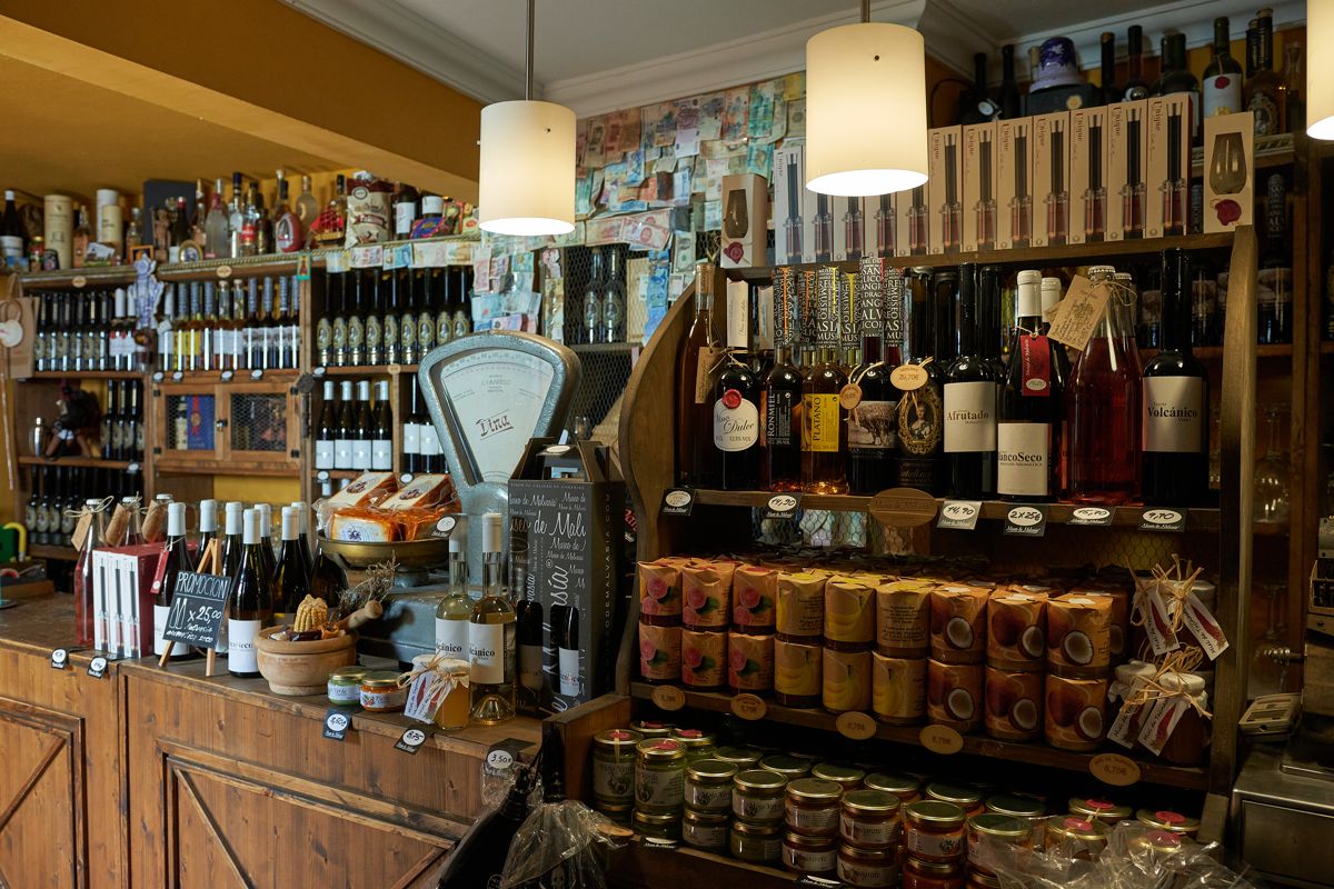 Winkel met wijnen, sterke dranken en lokale producten in Garachico, Tenerife.