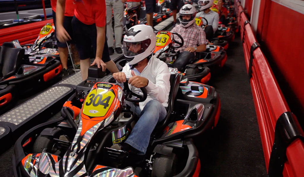 Mensen in karts op een circuit op Tenerife, nummer 304 voor ons.