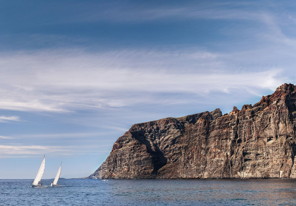 06-acantilados-los-gigantes-barcos-veleros.jpg