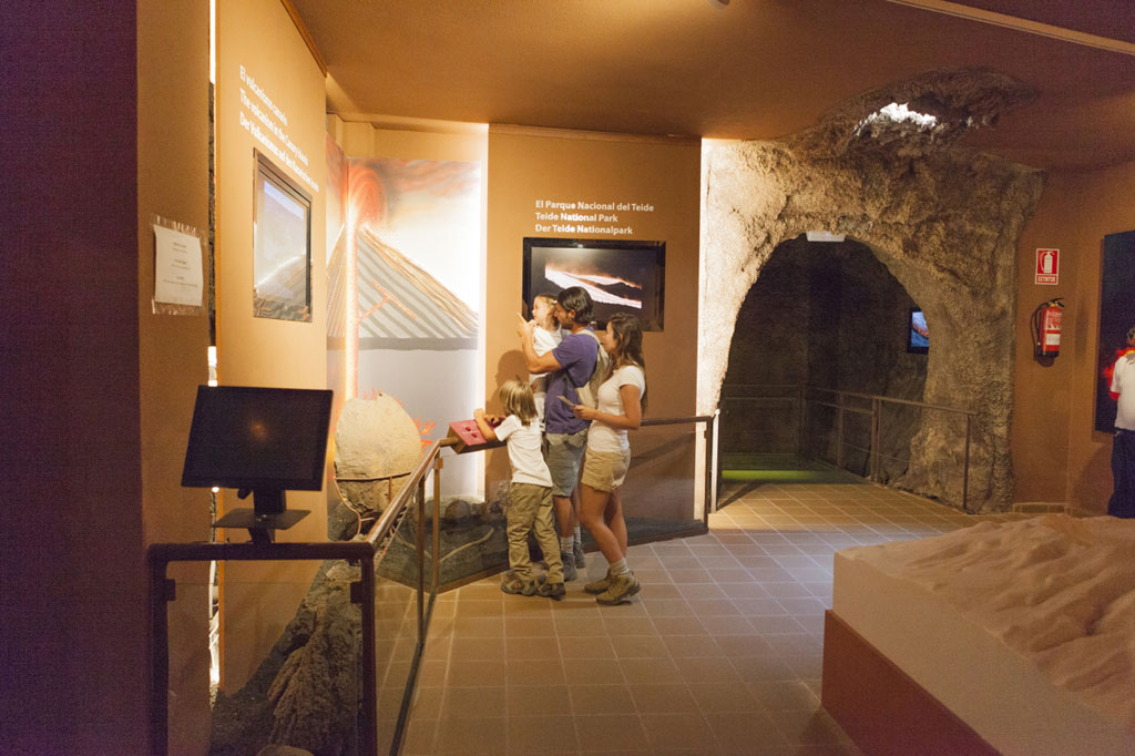 14-centro-visitantes-parque-nacional-teide-volcanes-familia.jpg
