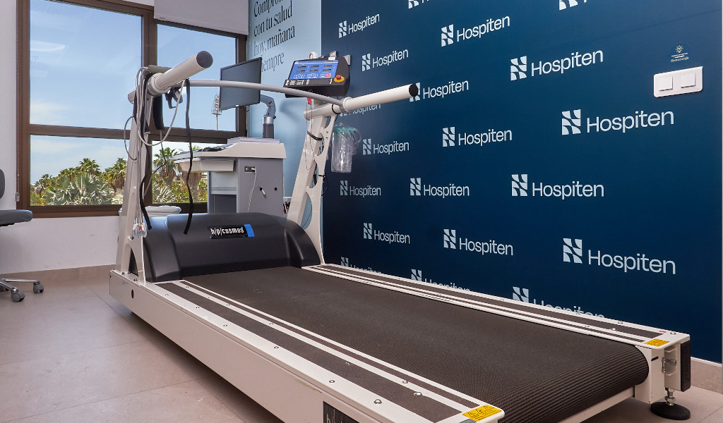 Loopband in een kamer in het Hospitencentrum op Tenerife.