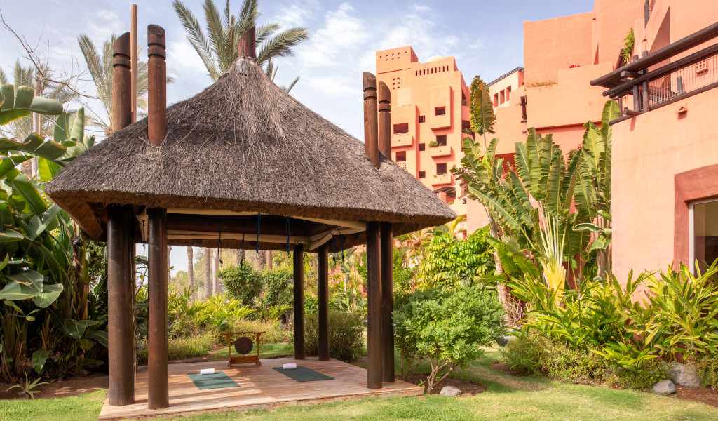 Buitenpaviljoen omgeven door groen op Tenerife.
