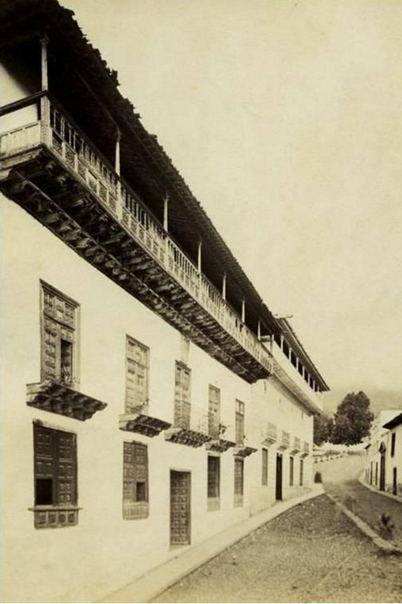 Straat met oude huizen in La Orotava, Tenerife.