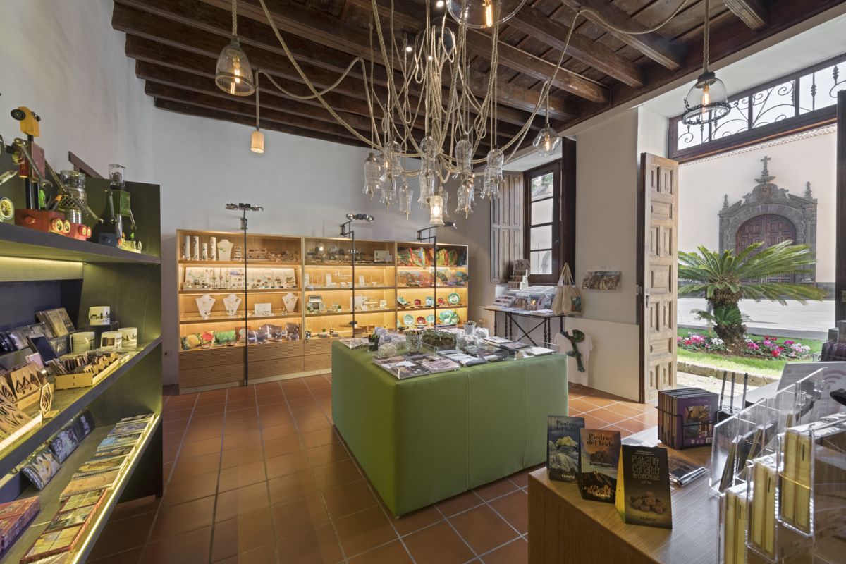 Cadeauwinkel met producten en boeken in La Orotava, Tenerife.