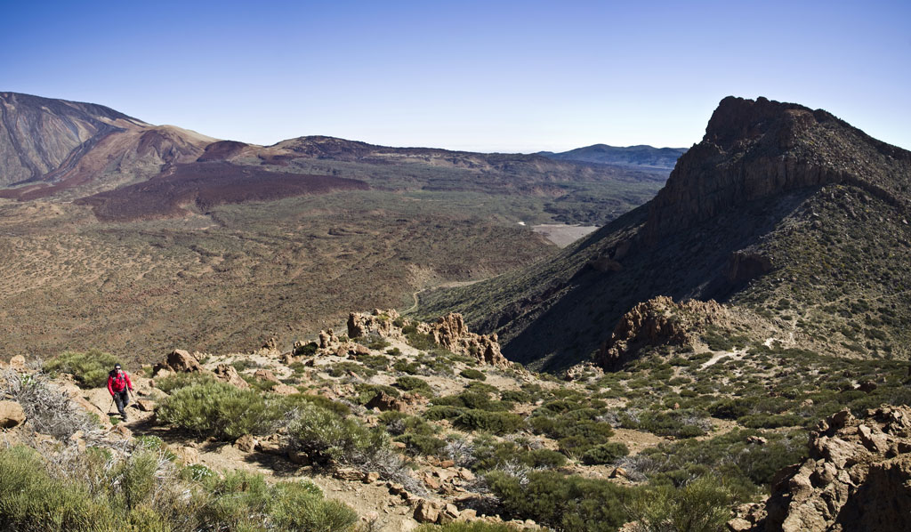 Wandelen in het vulkanische landschap van Nationaal Park Teide, Tenerife.